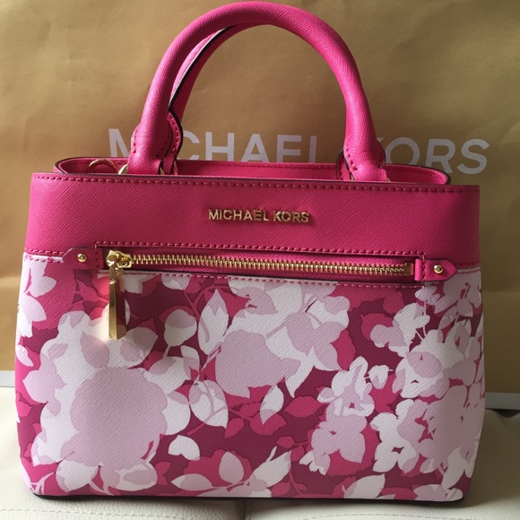Michael Kors Handbags - NWT MICHAEL KORS HAILEE GRANITA PINK SATCHEL BAG